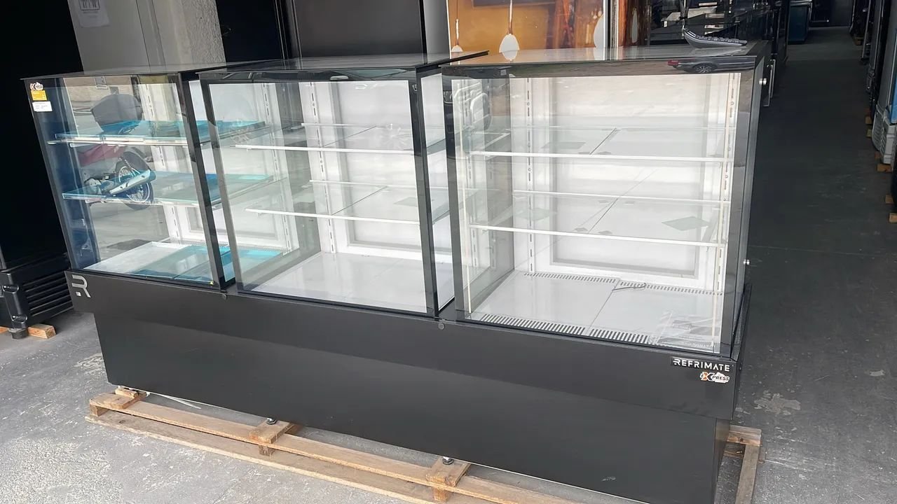 Vitrine Neutra 1,26 Preta Refrimate (Seminovo)